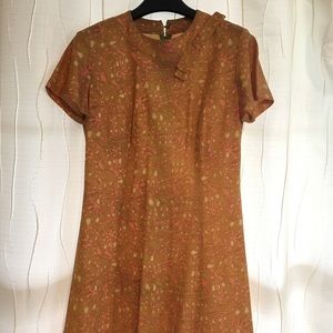 Timelessly stylish mod patterned 60s dress